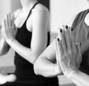 Yoga-Institut-Haende-Ausbildung